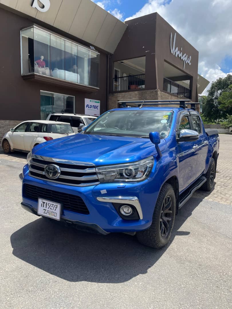 2018 TOYOTA HILUX Blue